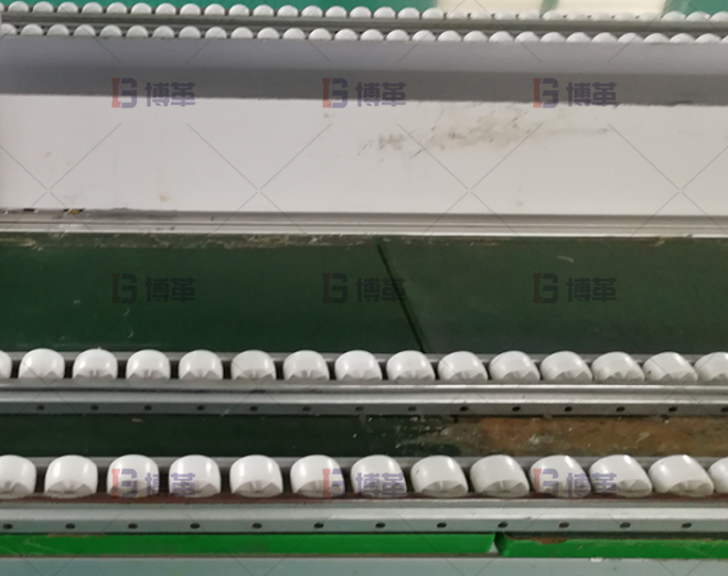 電子制造一般體積較小，使用精益管搭建貨架和無動(dòng)力滑動(dòng)部件，節(jié)約成本，提高效率。